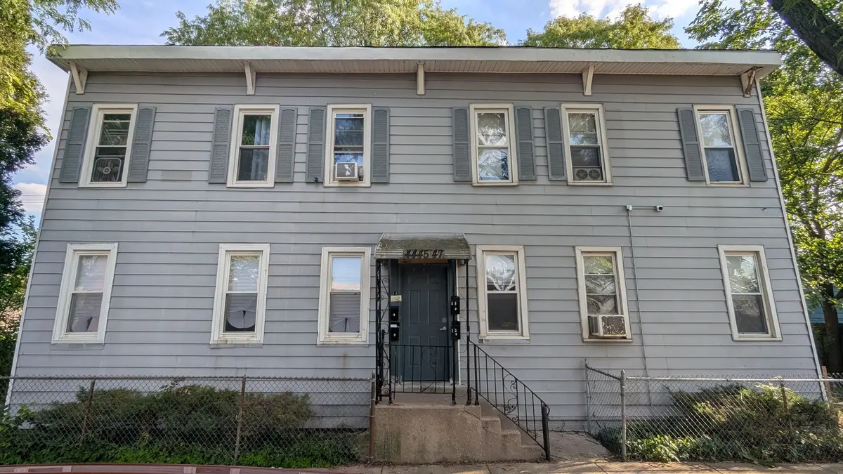 4445 W Carroll Avenue