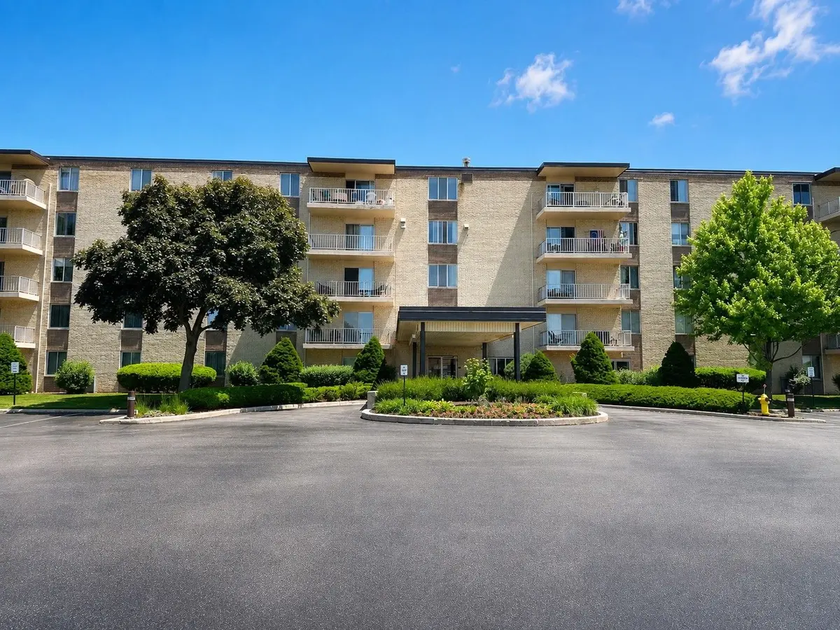 110 W Butterfield Road