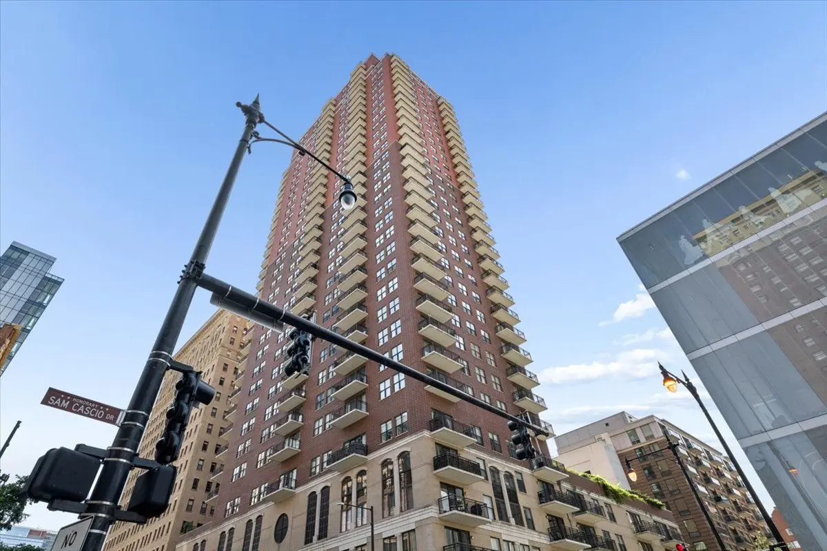 41 E 8th Street