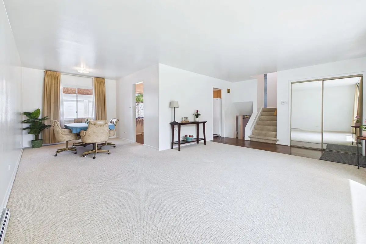 604 N Wilshire Drive