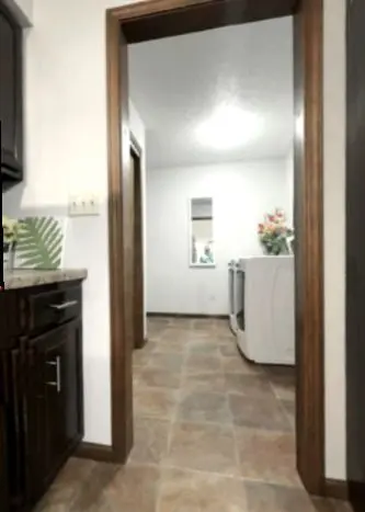 1106 E PEARL Drive
