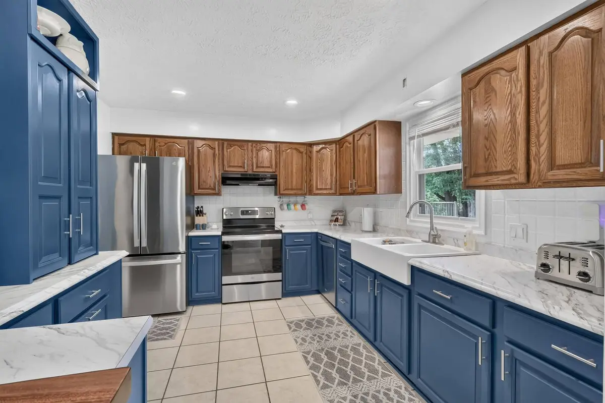 3850 Rolling Wood Court