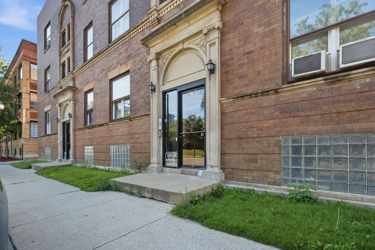 955 E 61st Street