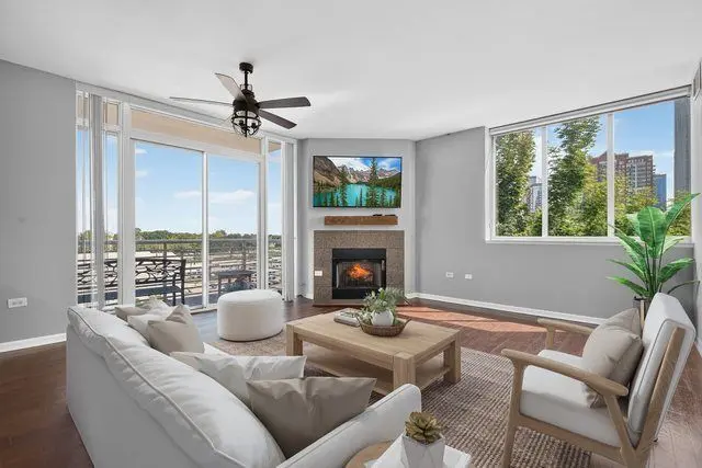 1515 S Prairie Avenue