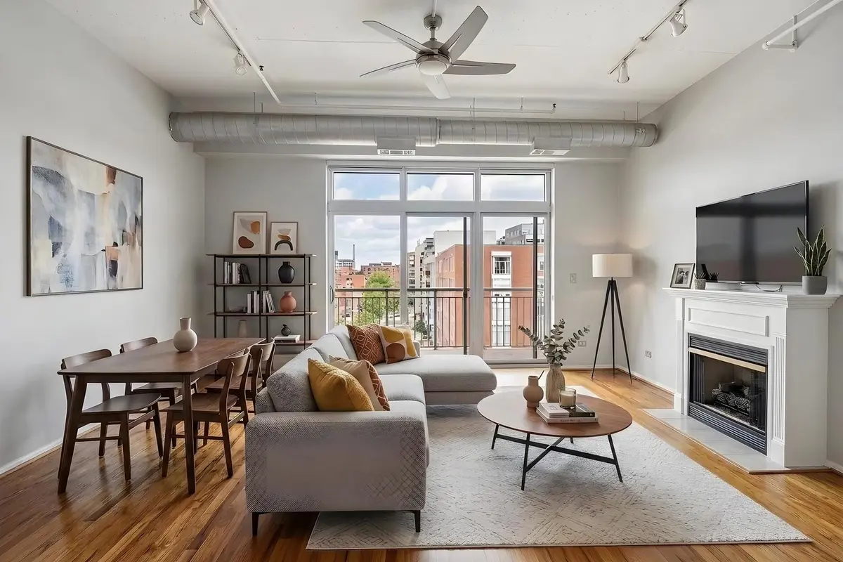 950 W MONROE Street