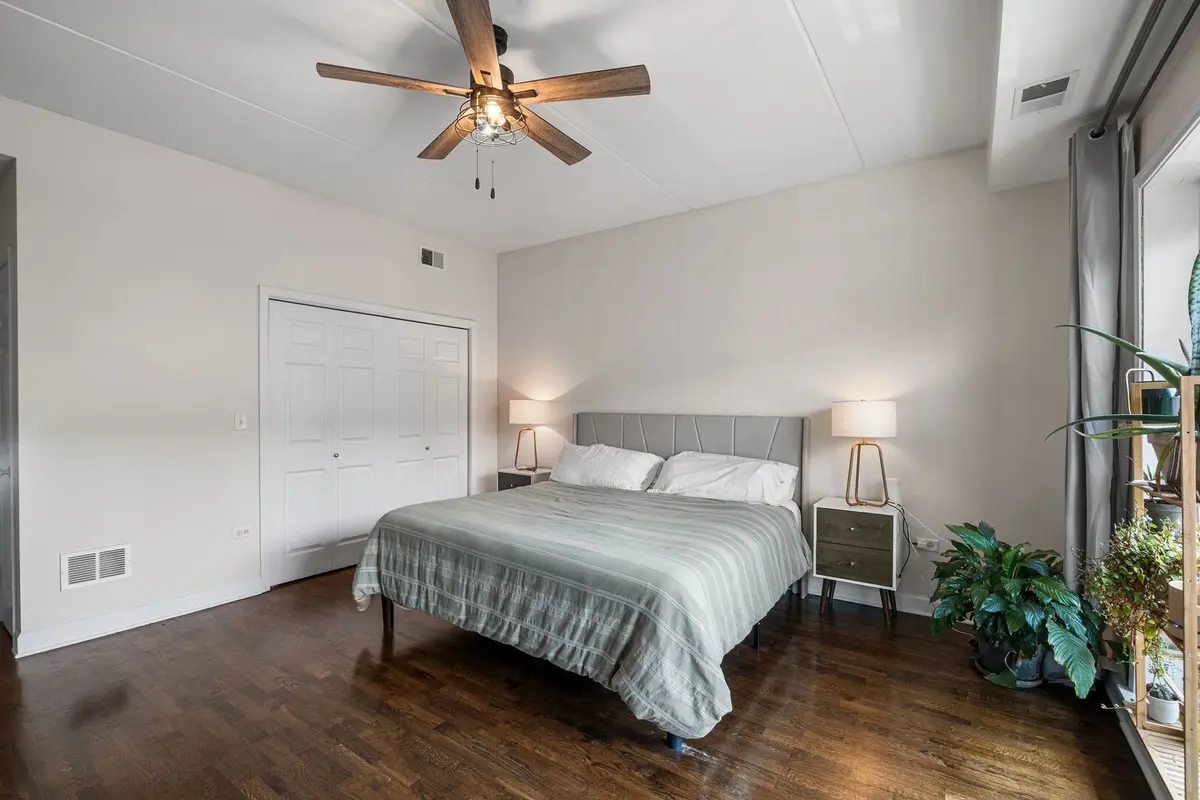 1903 W Diversey Parkway
