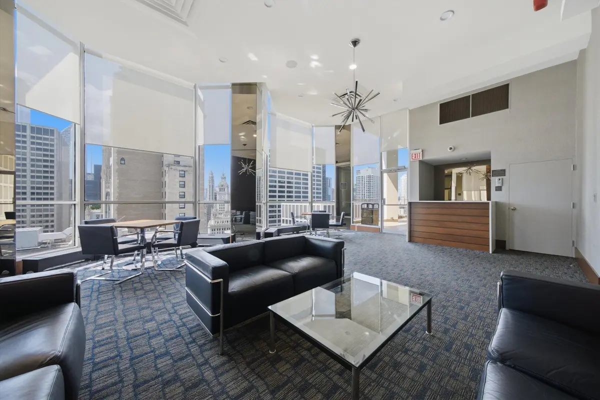 535 N MICHIGAN Avenue