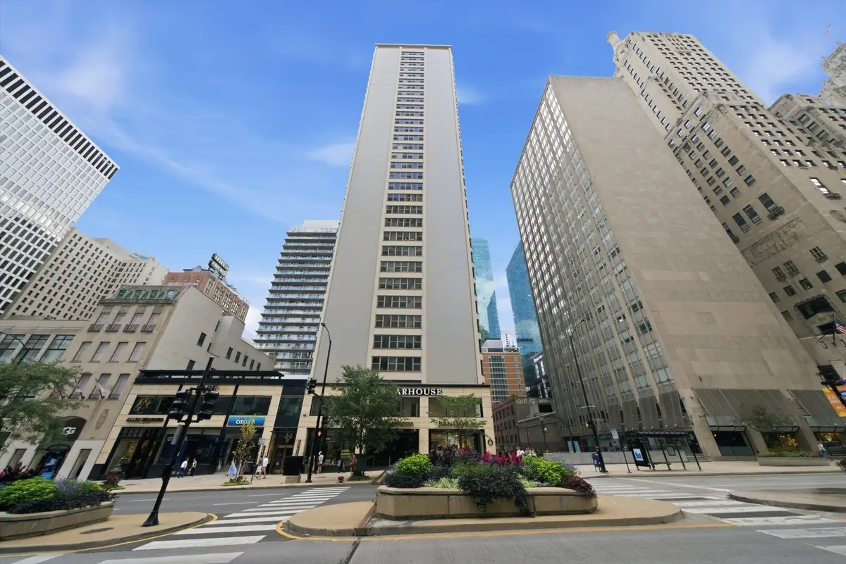 535 N MICHIGAN Avenue