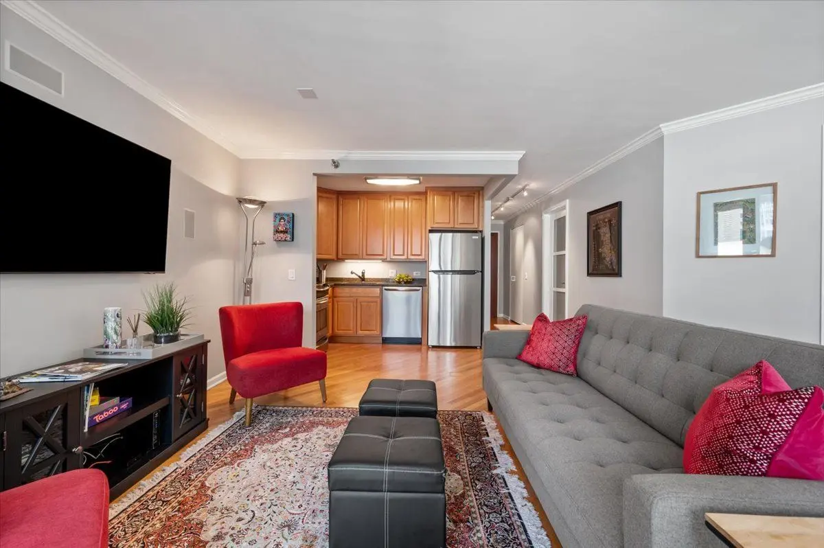 480 N MCCLURG Court