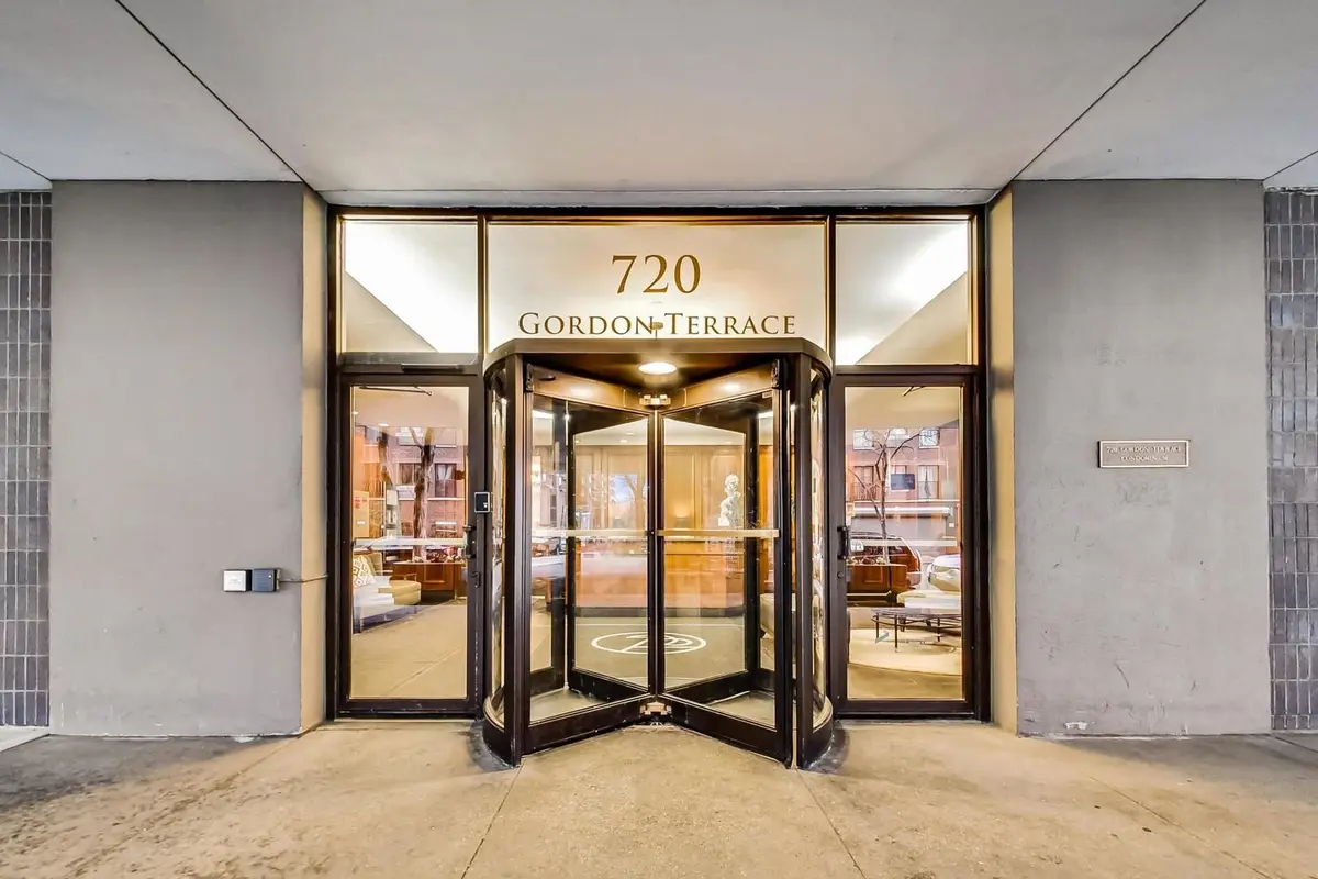 720 W Gordon Terrace
