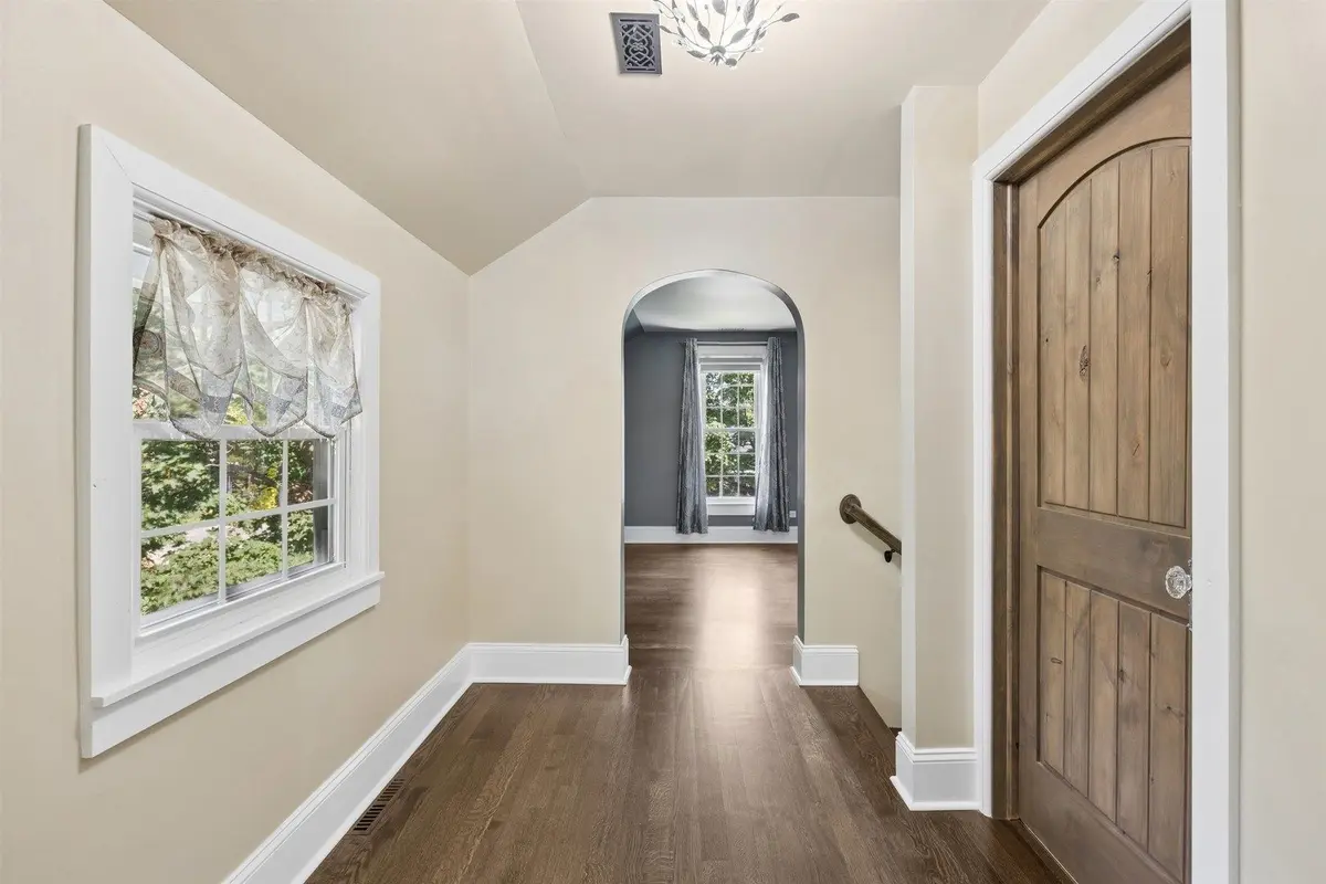 110 S Walkup Avenue