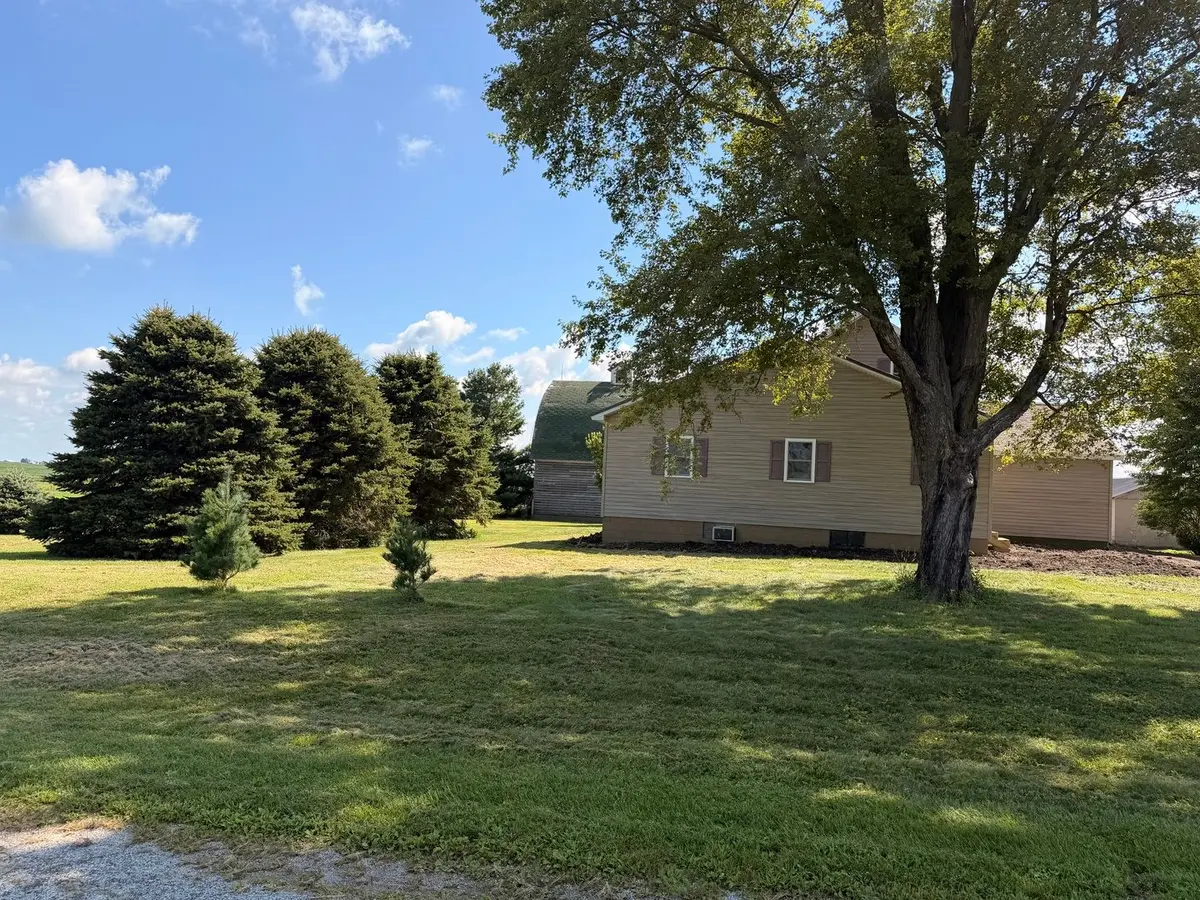 904 E 1100 North Road