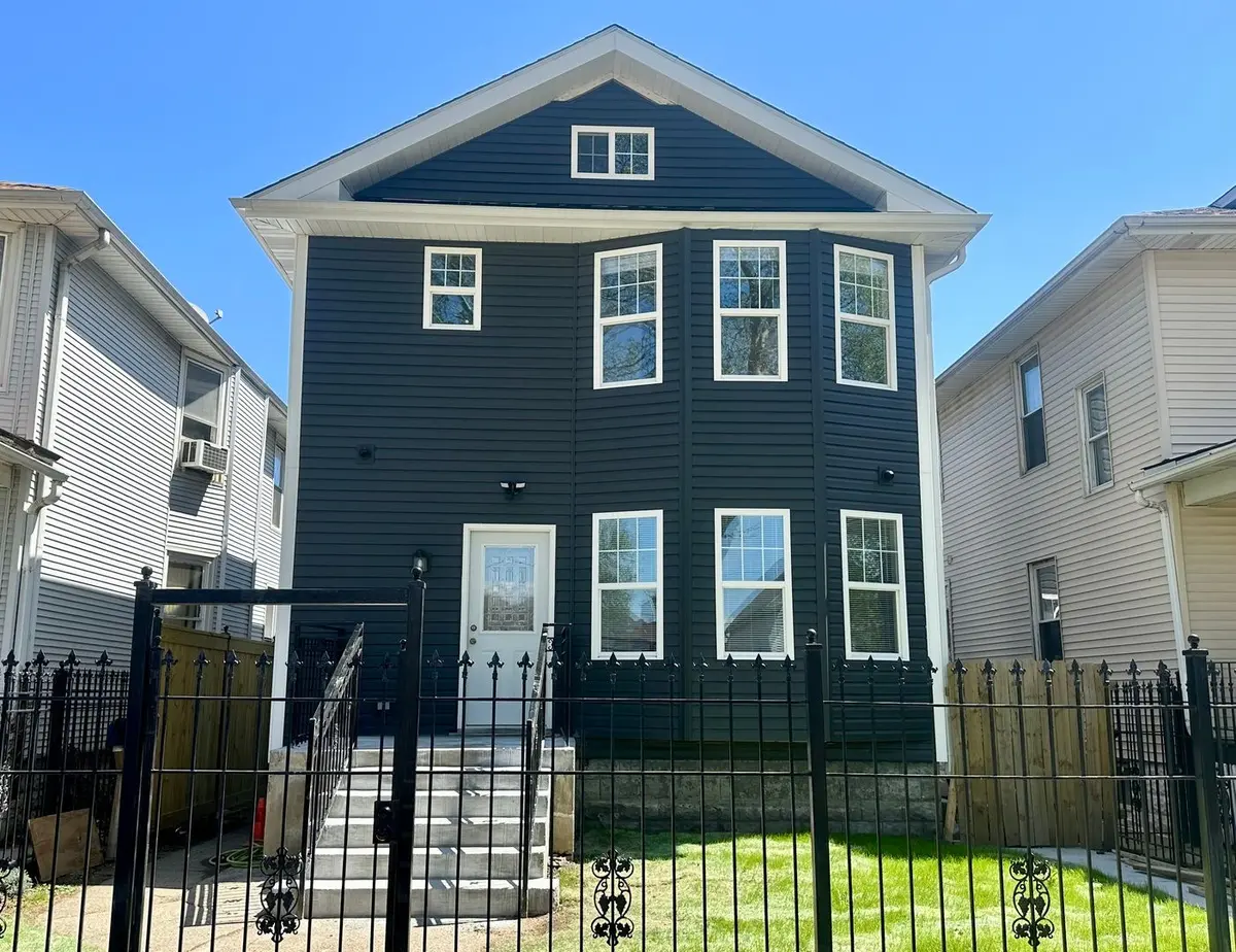 2233 N Lawler Avenue