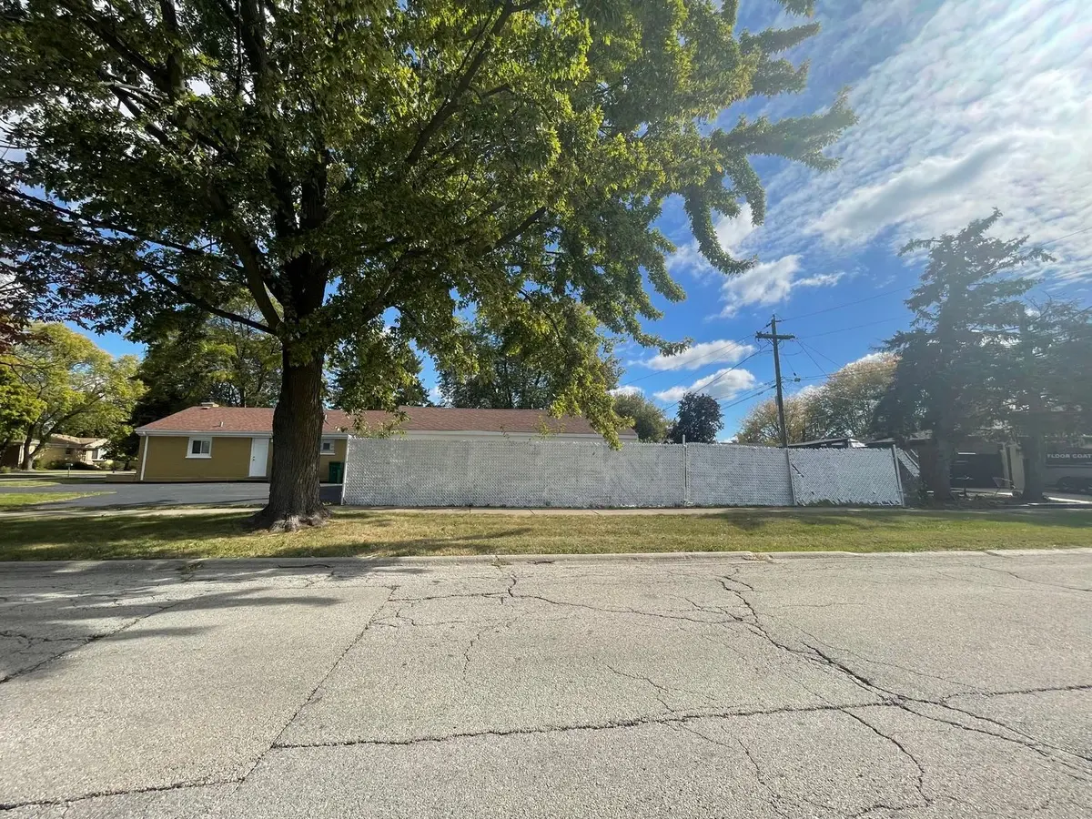 6425 W 85th Place