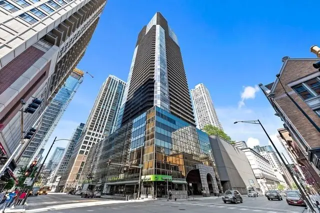 10 E Ontario Street