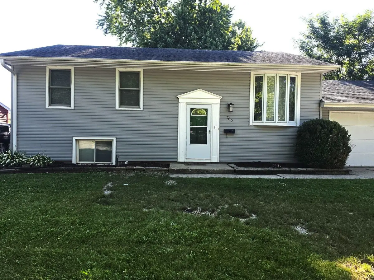 709 Parkside Circle