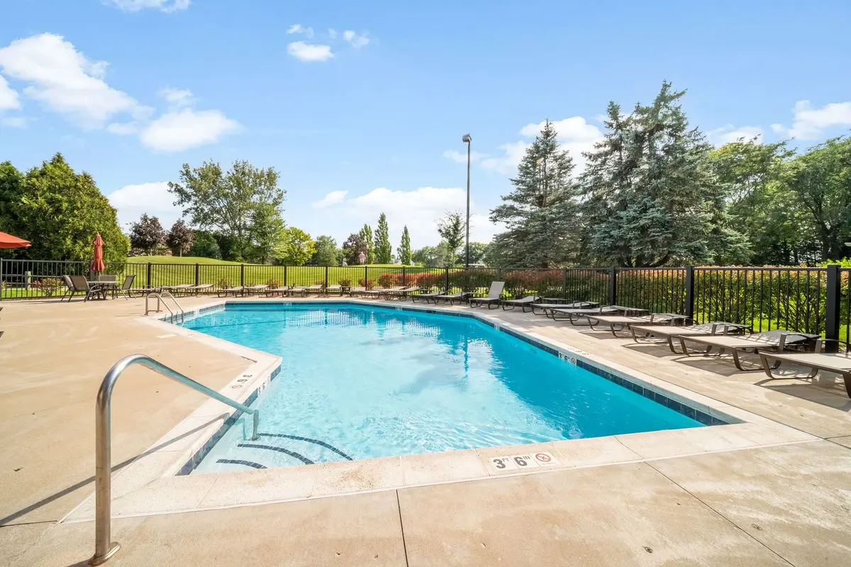 2 Willow Parkway