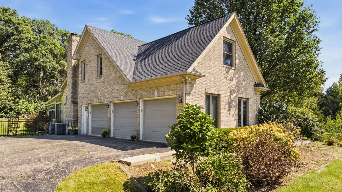 2S291 Pine Row Court