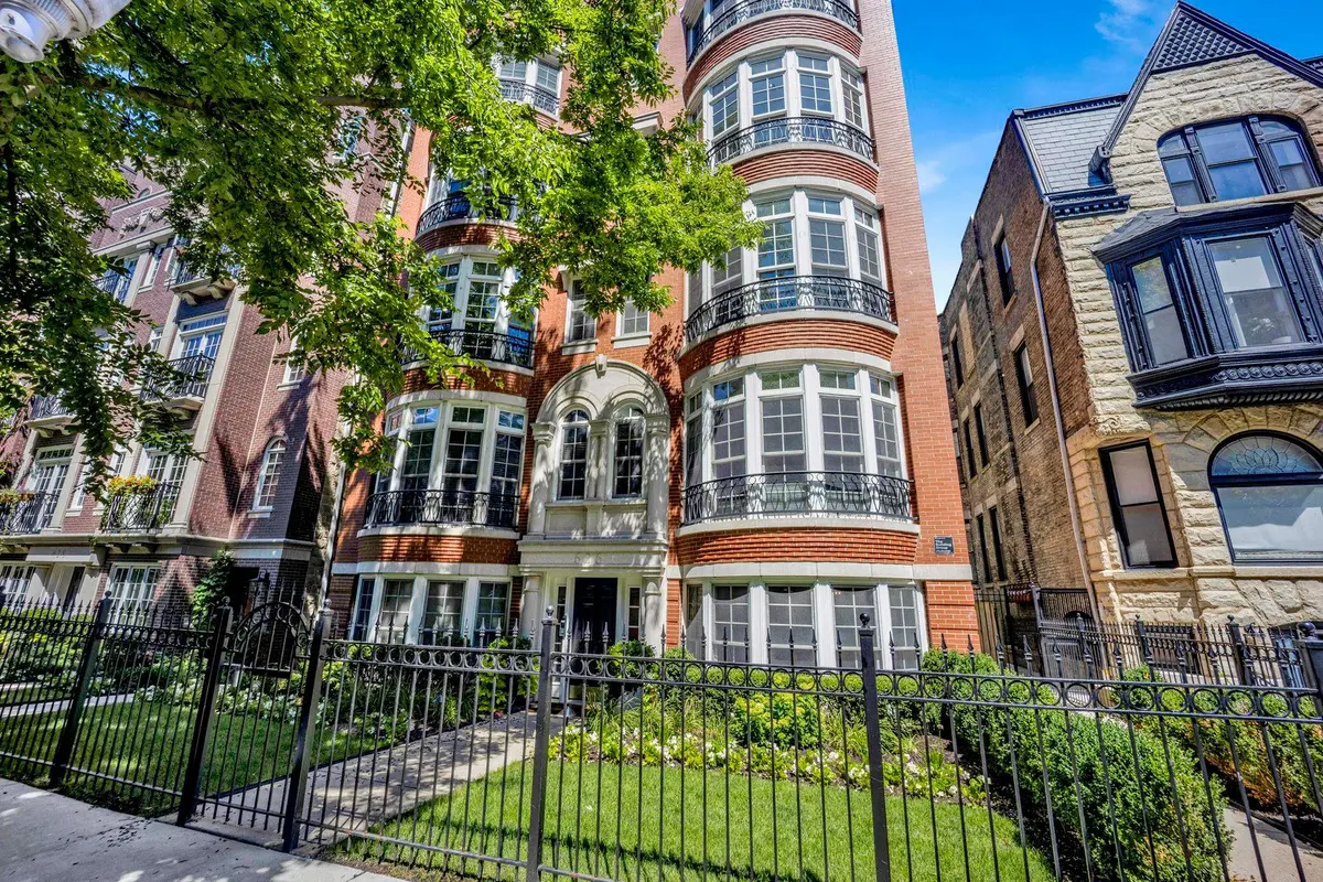 626 W Wrightwood Avenue