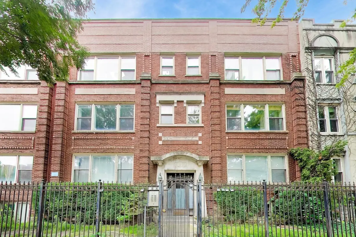 835 W Lawrence Avenue