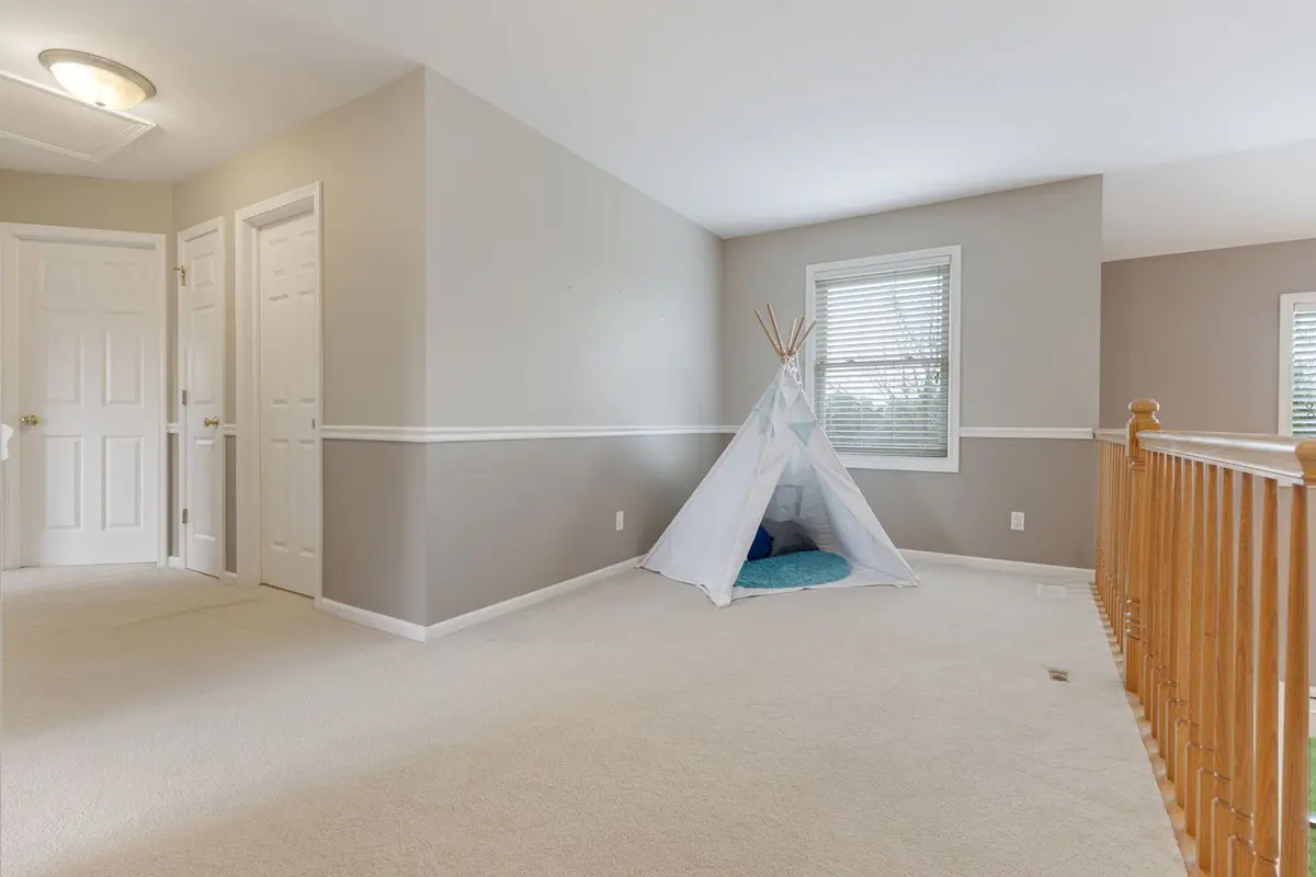 39W197 Acres Place