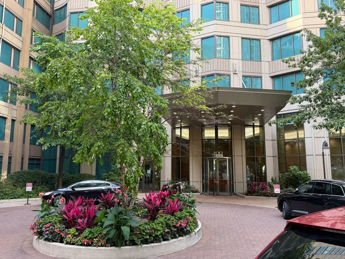 400 N La Salle Drive