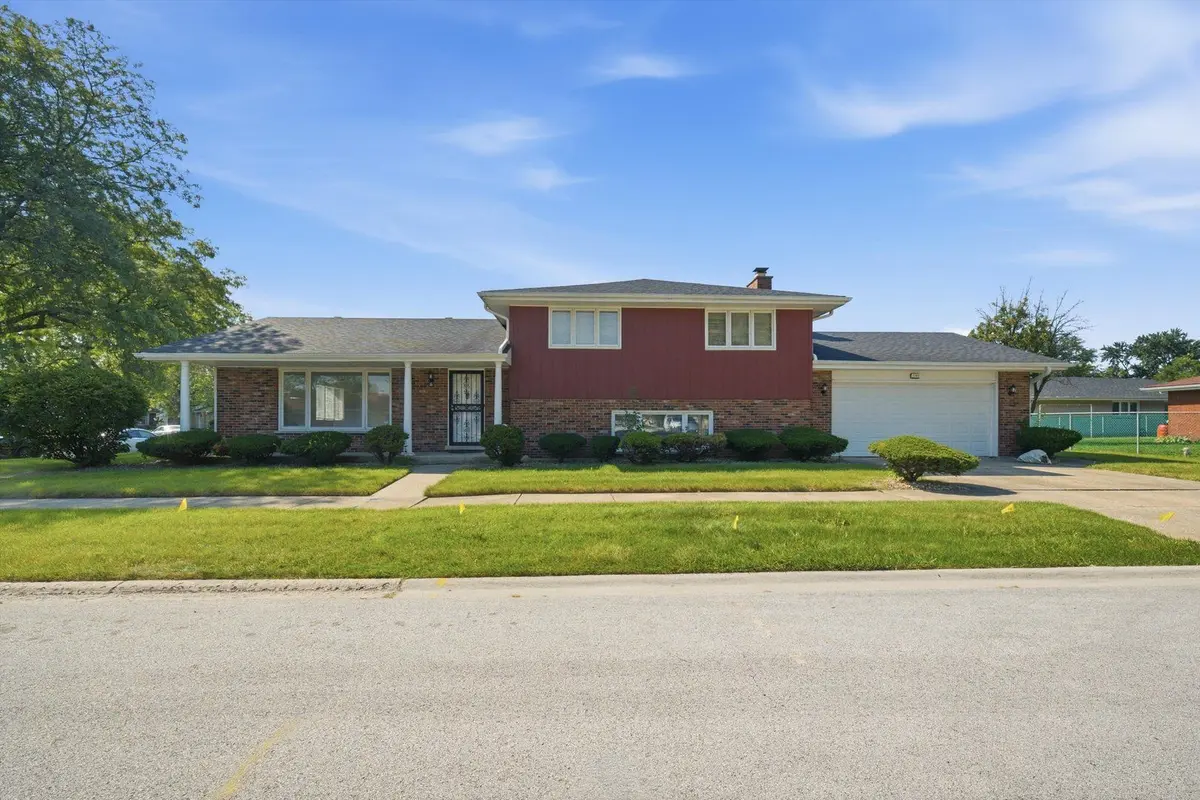 1103 E 166th Place