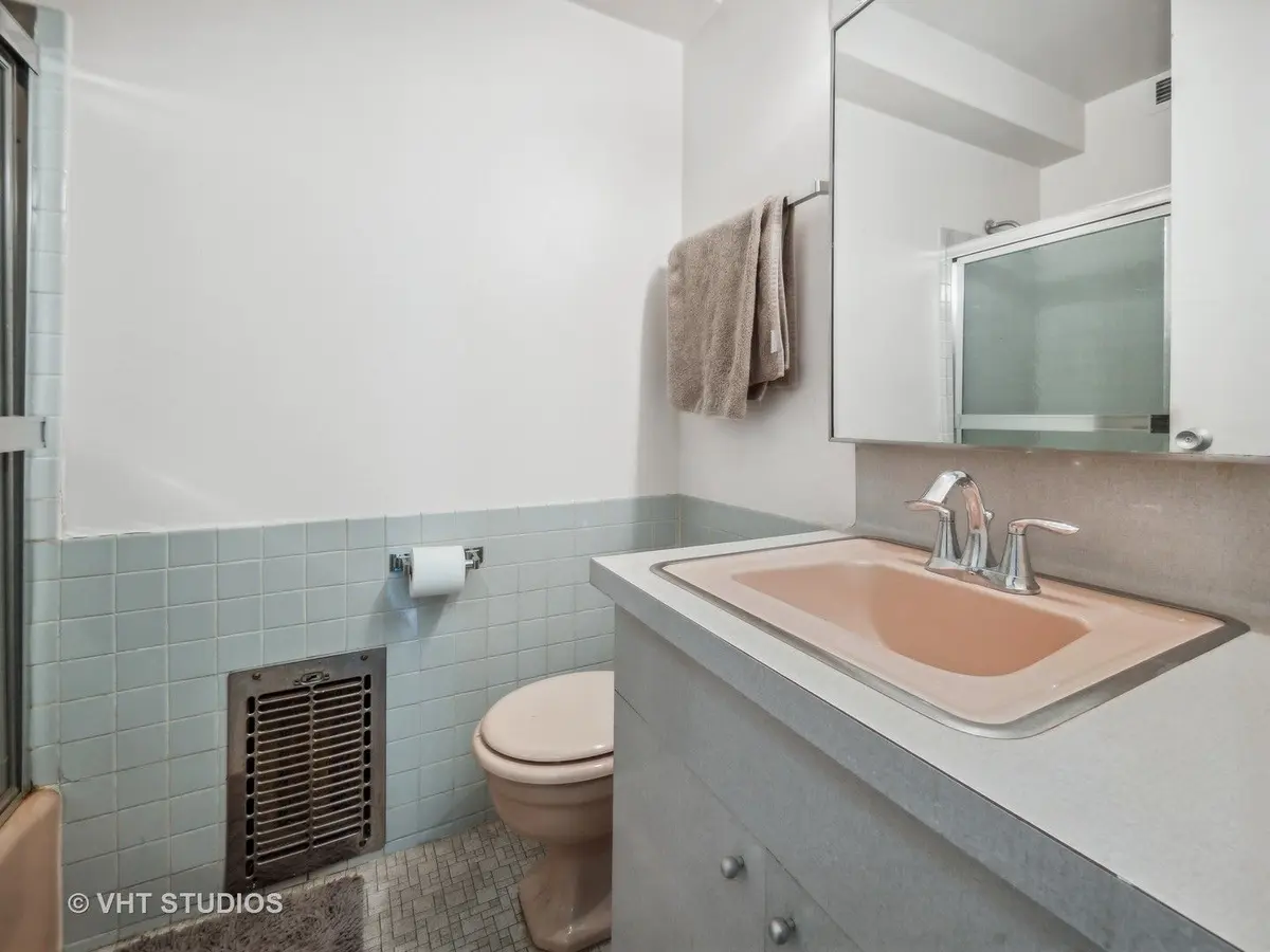 330 W Diversey Parkway
