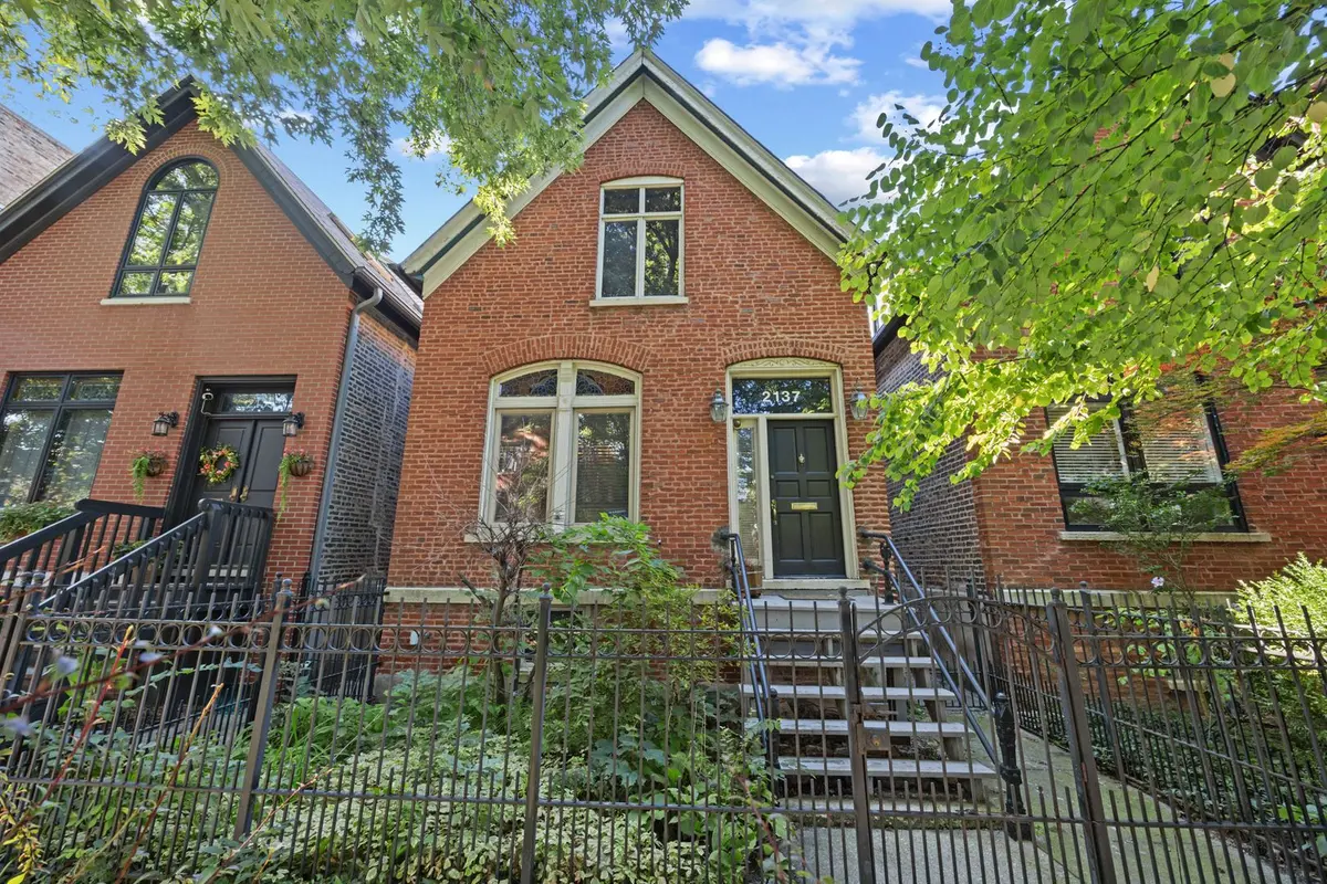 2137 W Moffat Street