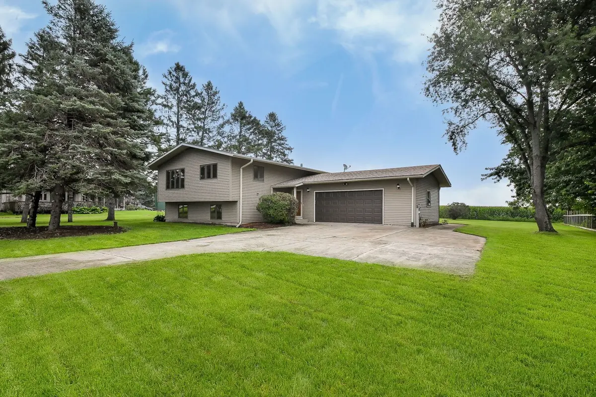 2S557 Bliss Road