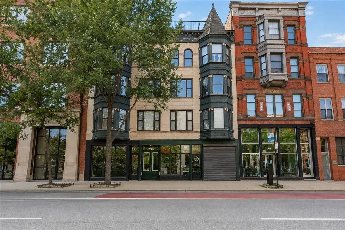 353 W Chicago Avenue