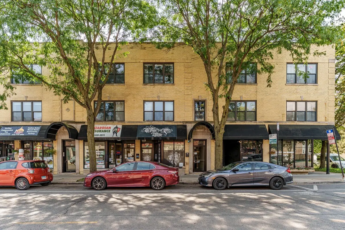 3227 W Montrose Avenue