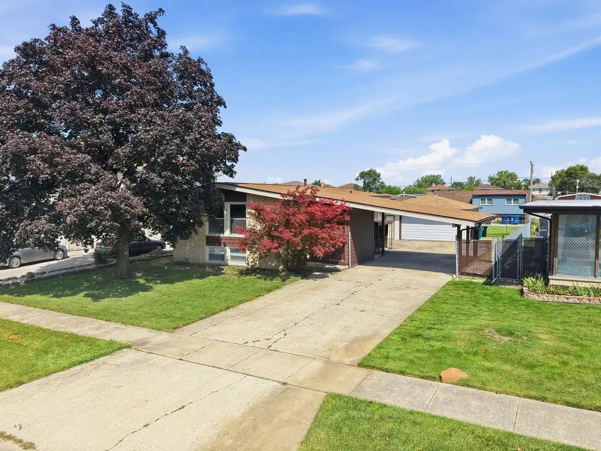 7836 W 80th Place