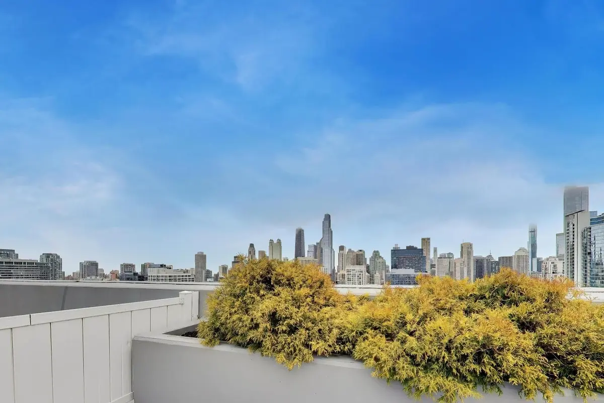 435 W Erie Street