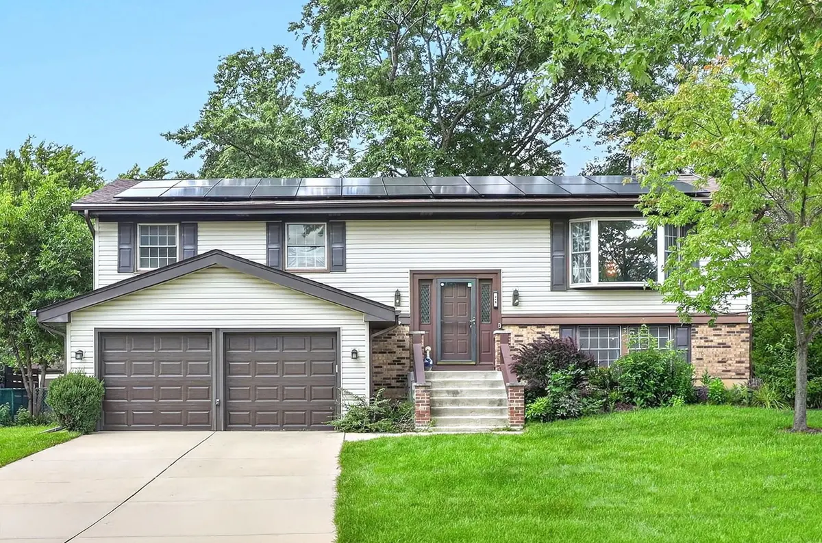 215 Edgebrook Drive