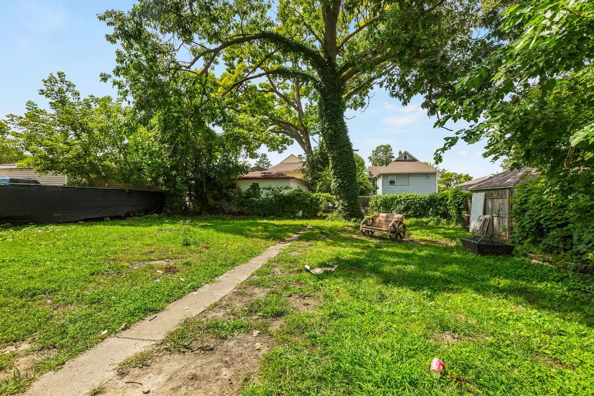 556 Caroline Place