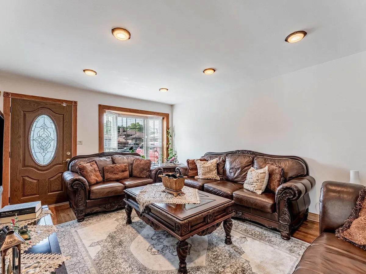 4224 W 77th Place