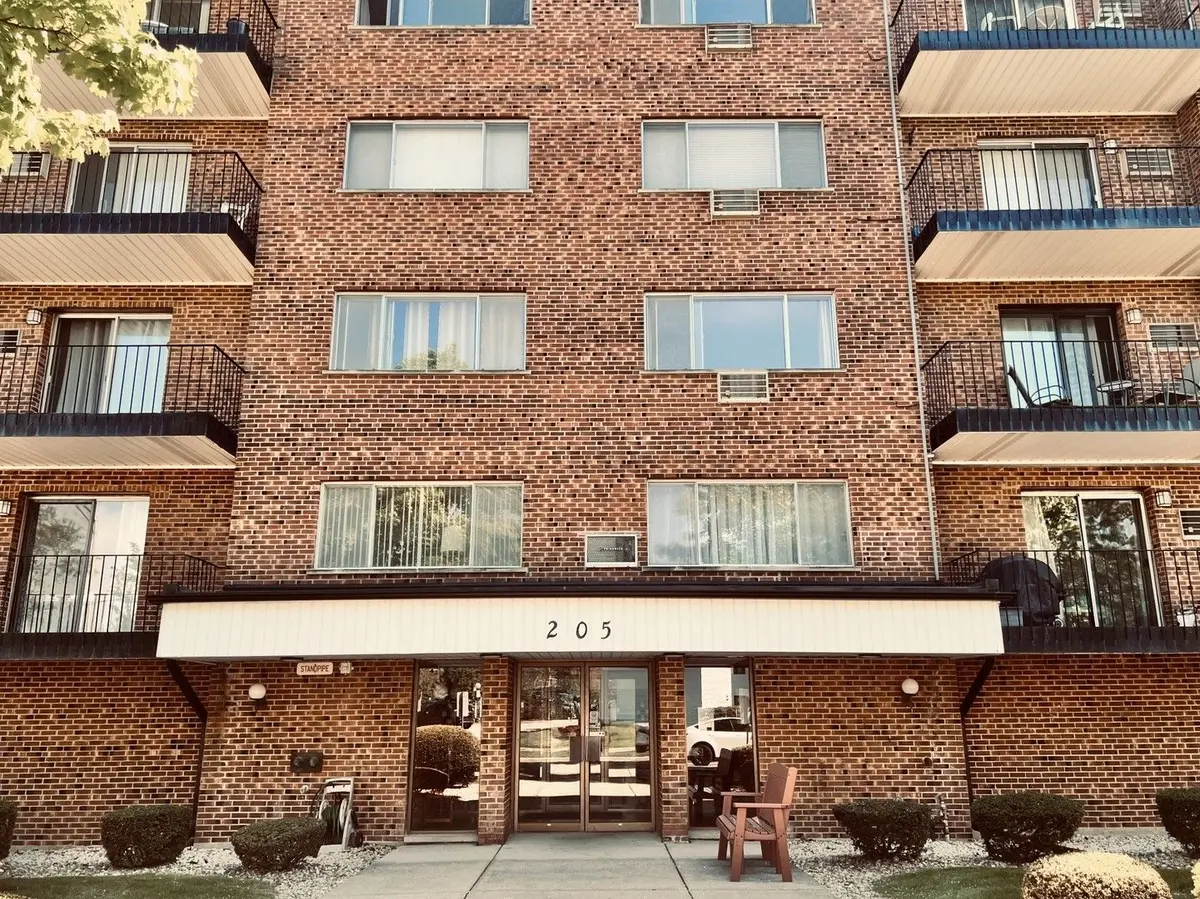 205 W MINER Street