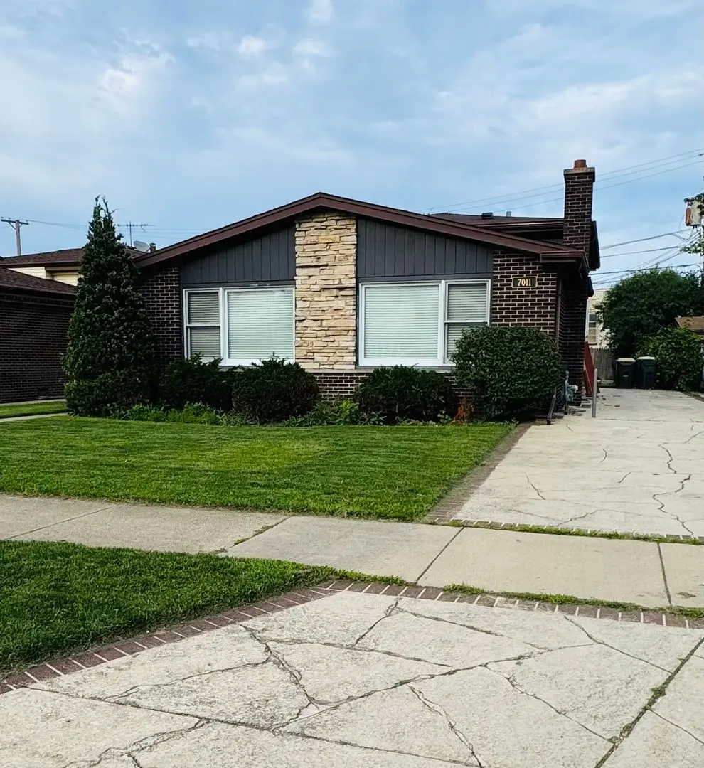 7011 N Hamlin Avenue