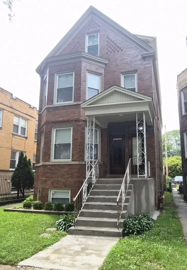 3238 N Hamlin Avenue
