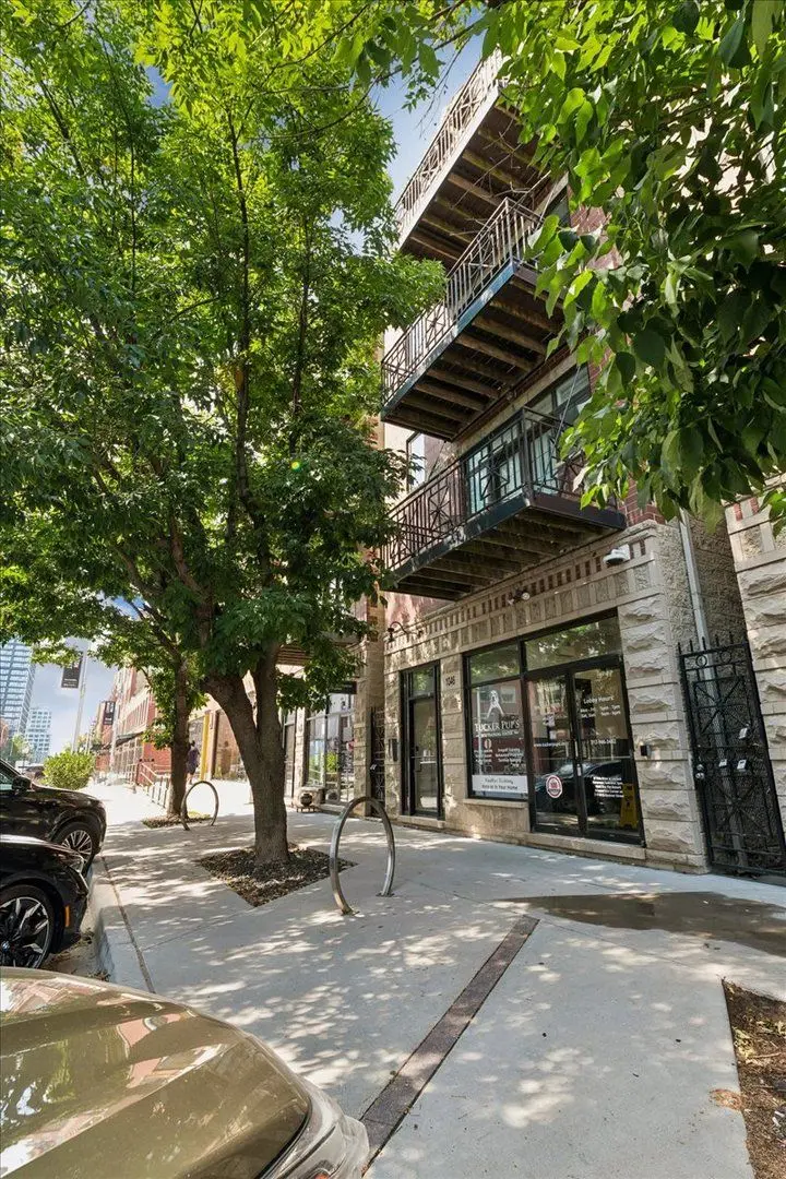 1046 W Fulton Market