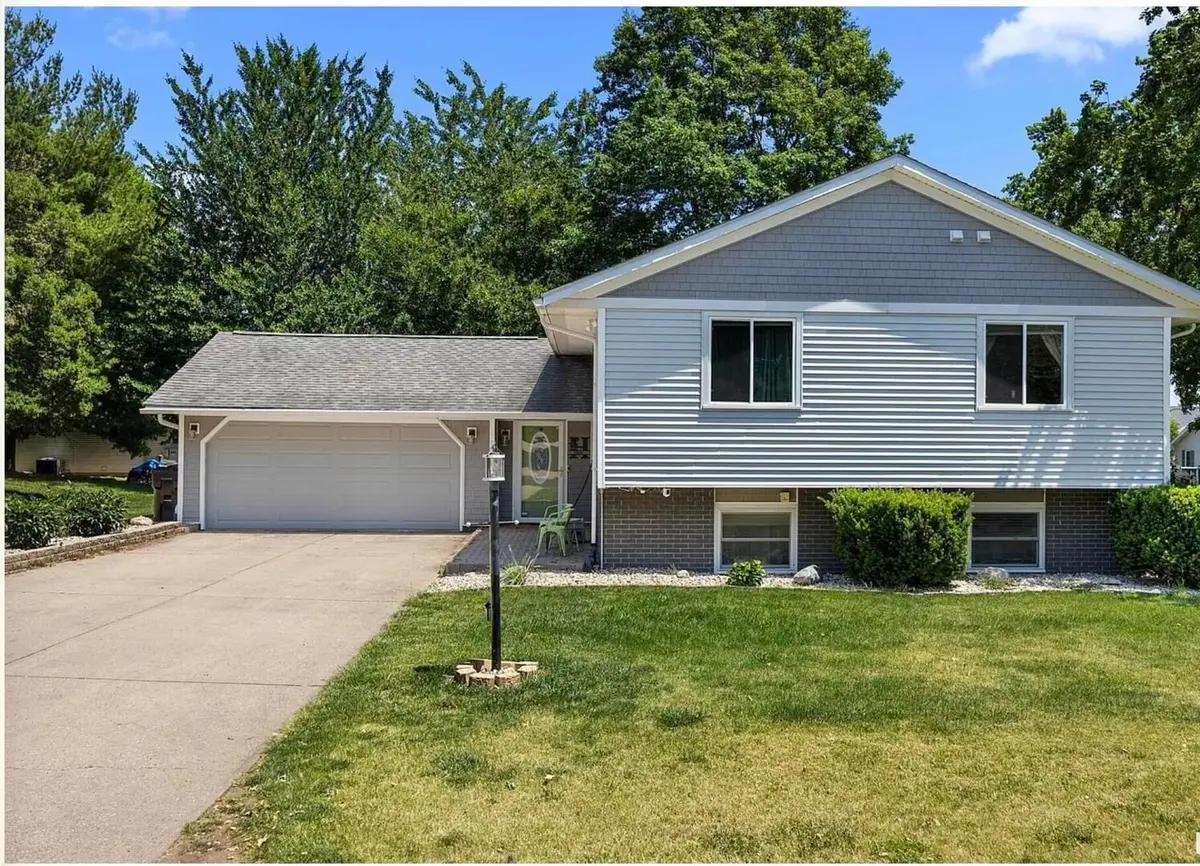 212 N Ostrom Avenue