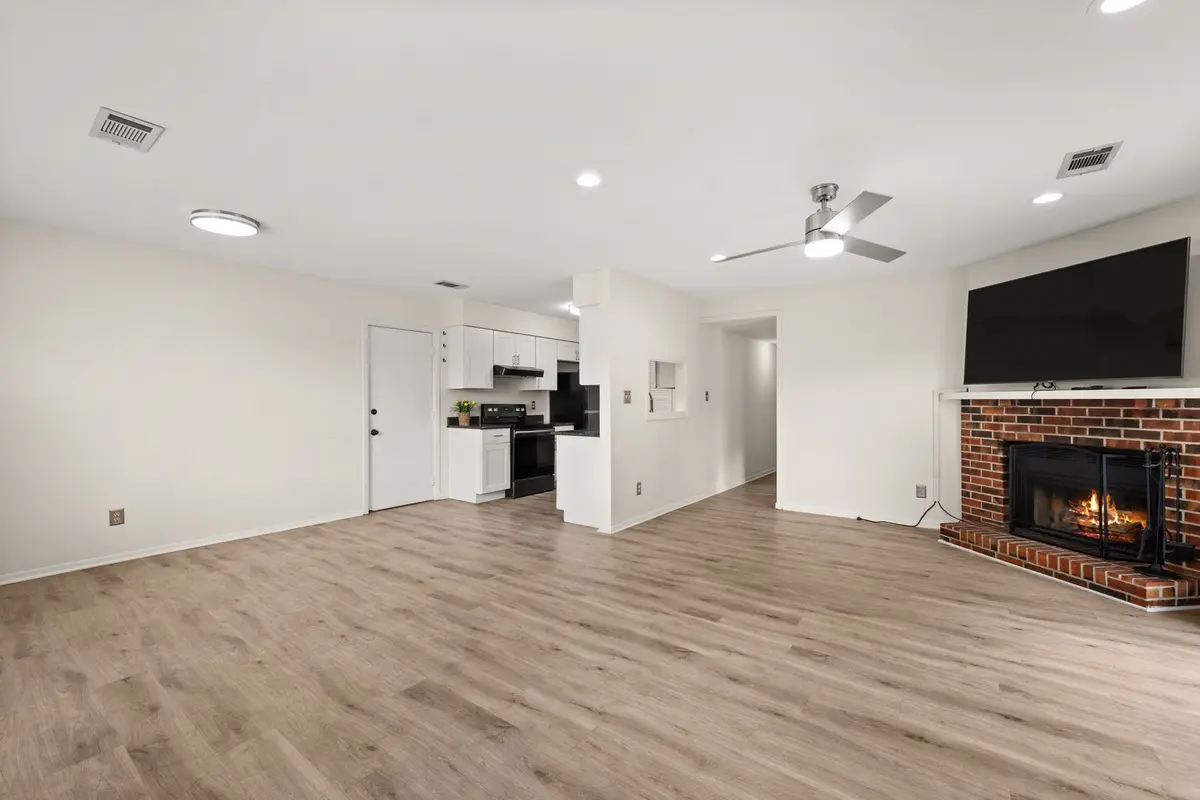 1610 Meadowbrook Court
