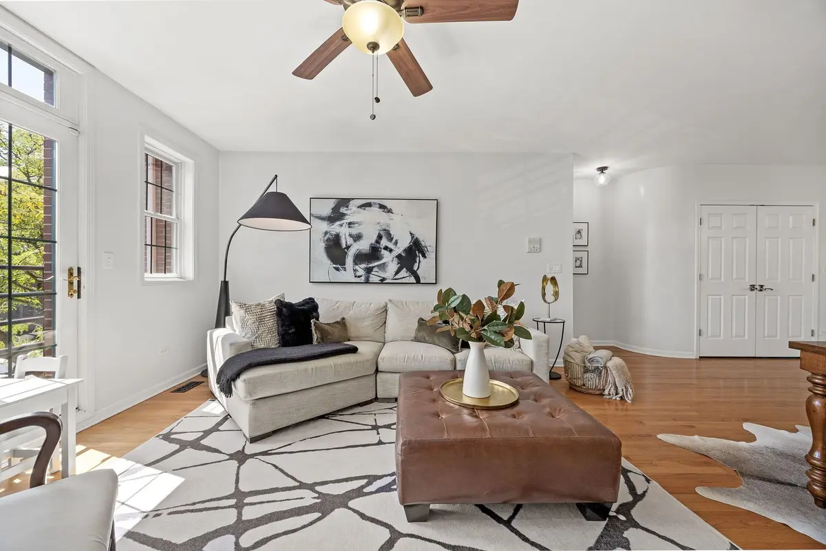 1916 W Belmont Avenue
