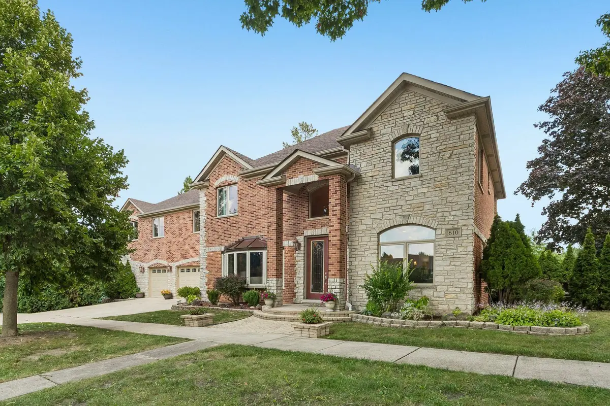 610 W Lonnquist Boulevard