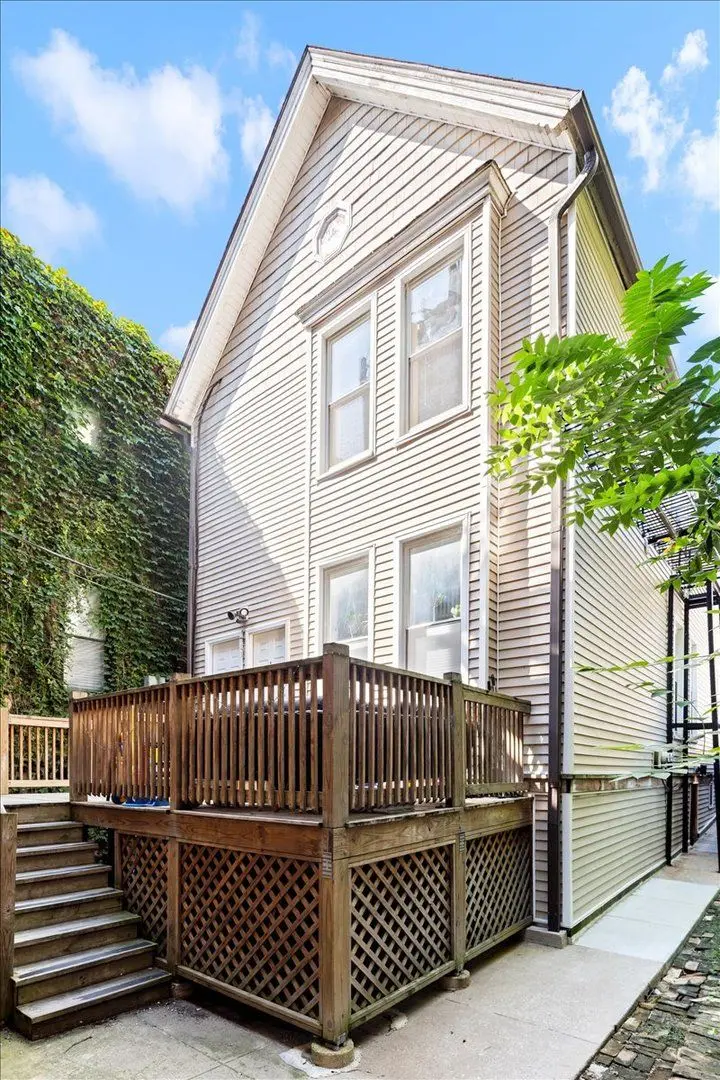 644 W Briar Place