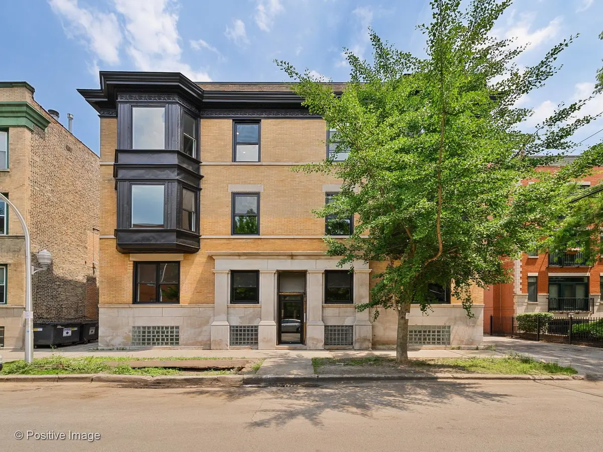 3945 N Greenview Avenue
