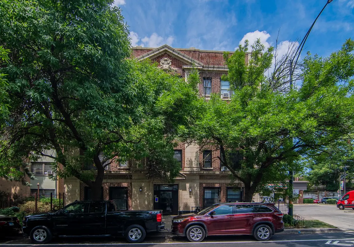 1414 W Pratt Boulevard