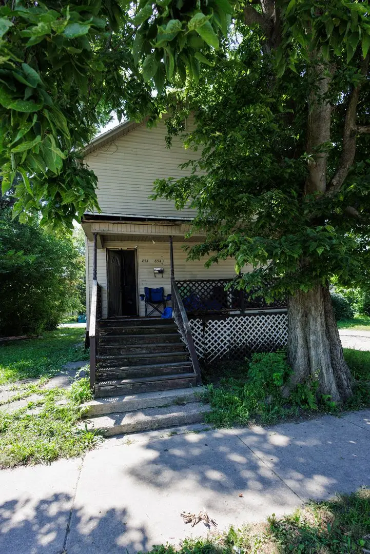 854 E LOCUST Street