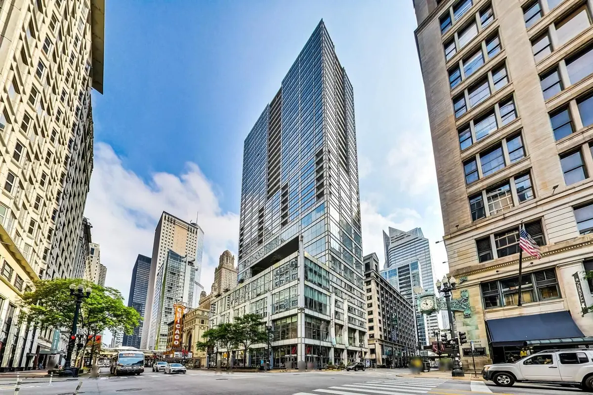 8 E Randolph Street